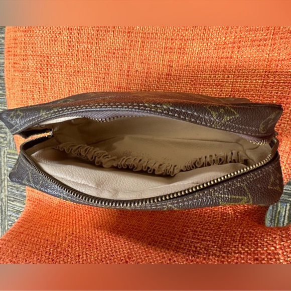 WOW Poshmark Authentic Louis Vuitton Case - Picture 13 of 16